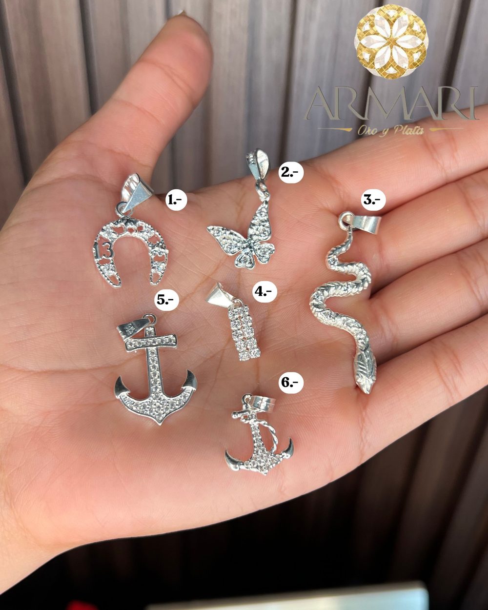 Dije con piedra · mariposa, serpiente y ancla