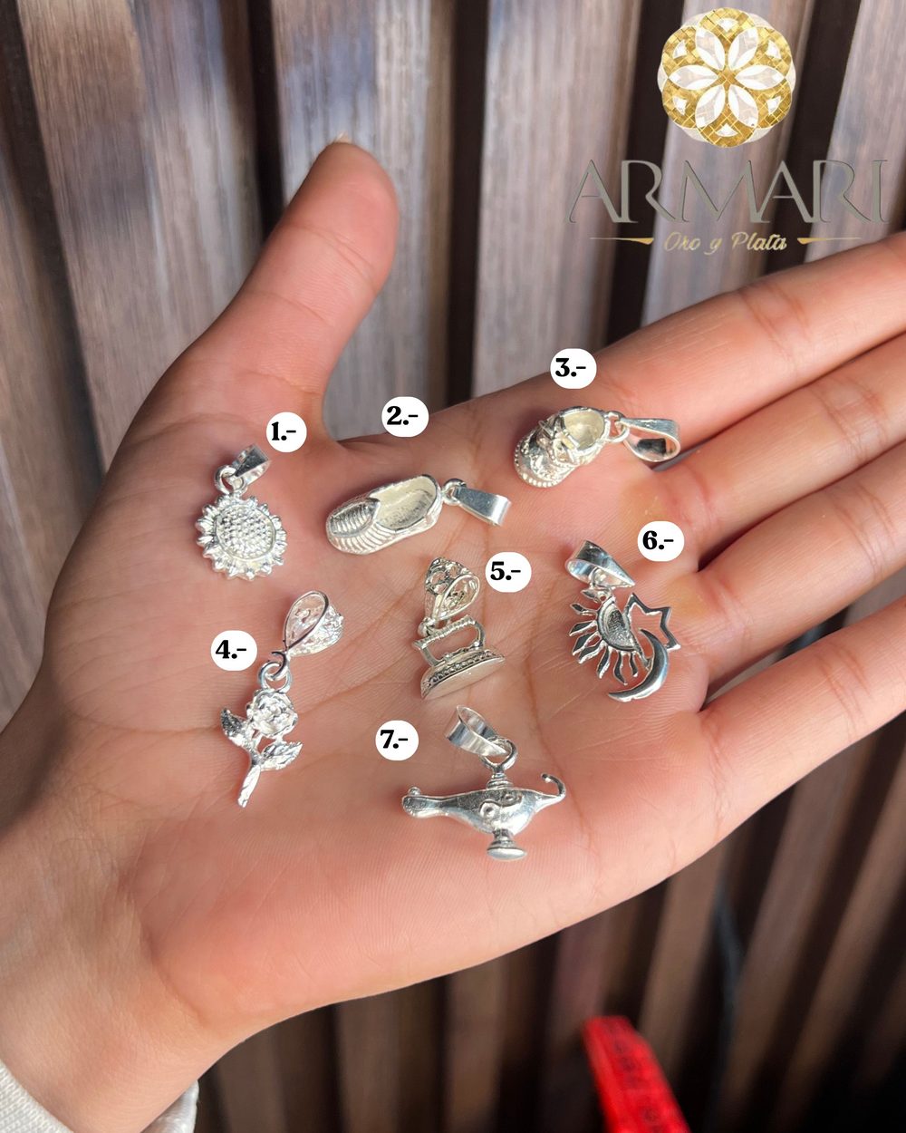 Dije liso · sol, virgen, buda y calavera